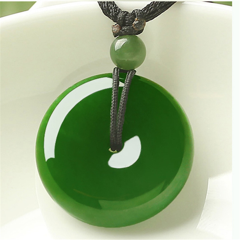 Unisex Green Peace Knot Pendant Necklace, Stylish and Versatile